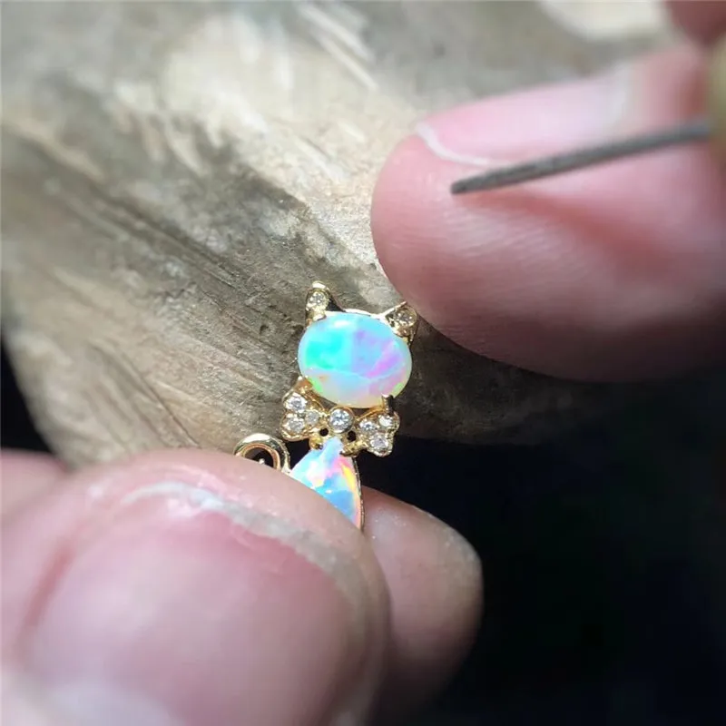 18K Gold Oval Cut  Natural Diamond Opal Elegant Cat Pendant Necklace