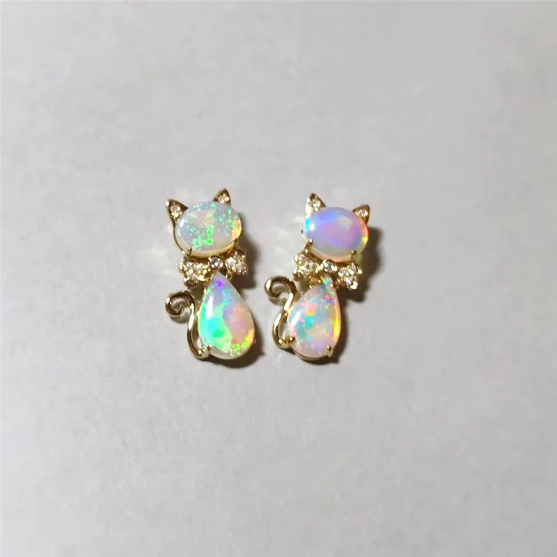 18K Gold Oval Cut  Natural Diamond Opal Elegant Cat Pendant Necklace