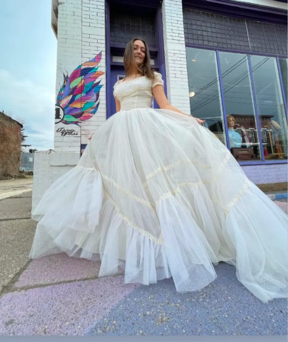 1950s Swiss Dot Off-White Tulle Ballgown Wedding Dress