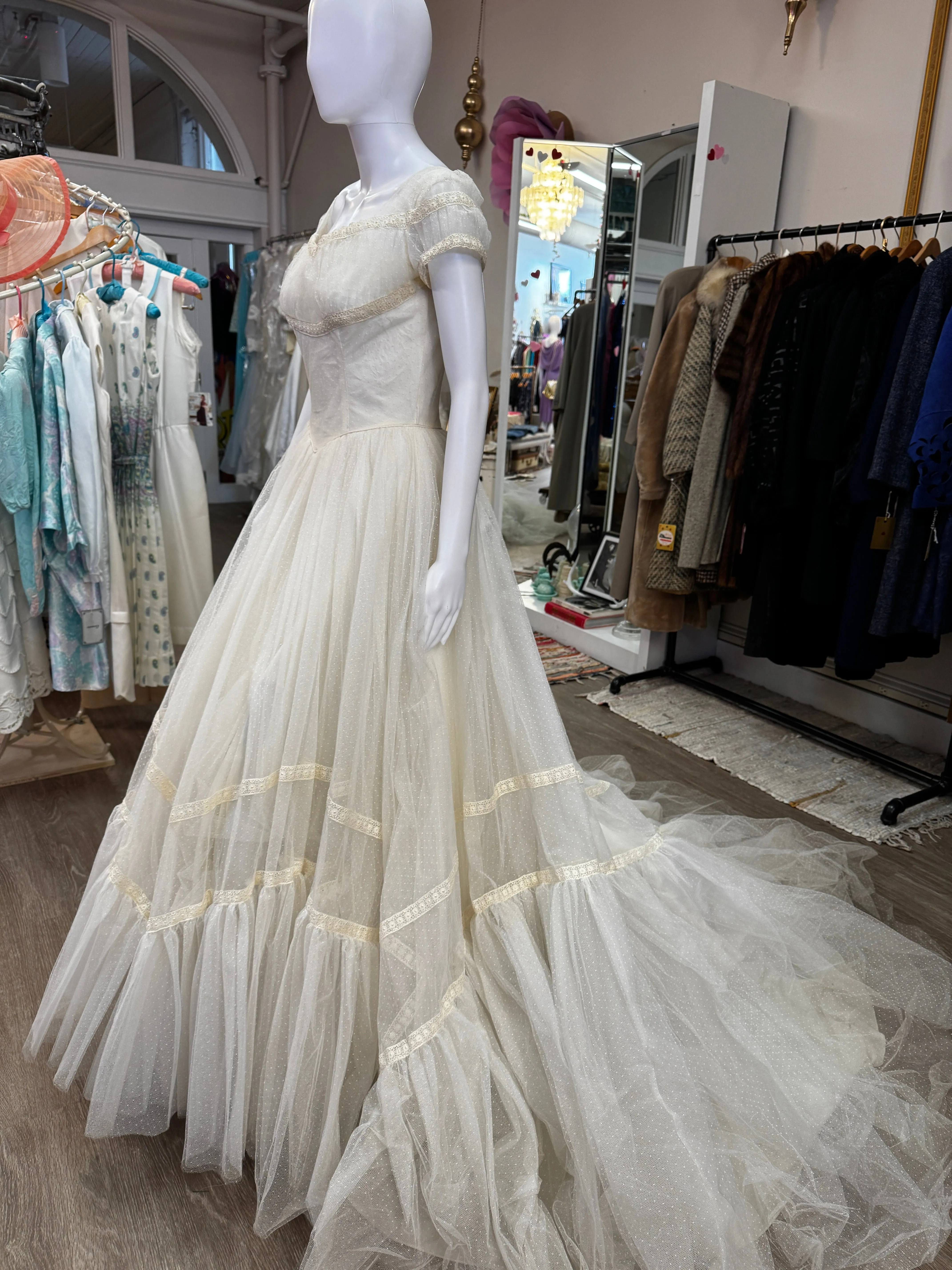 1950s Swiss Dot Off-White Tulle Ballgown Wedding Dress