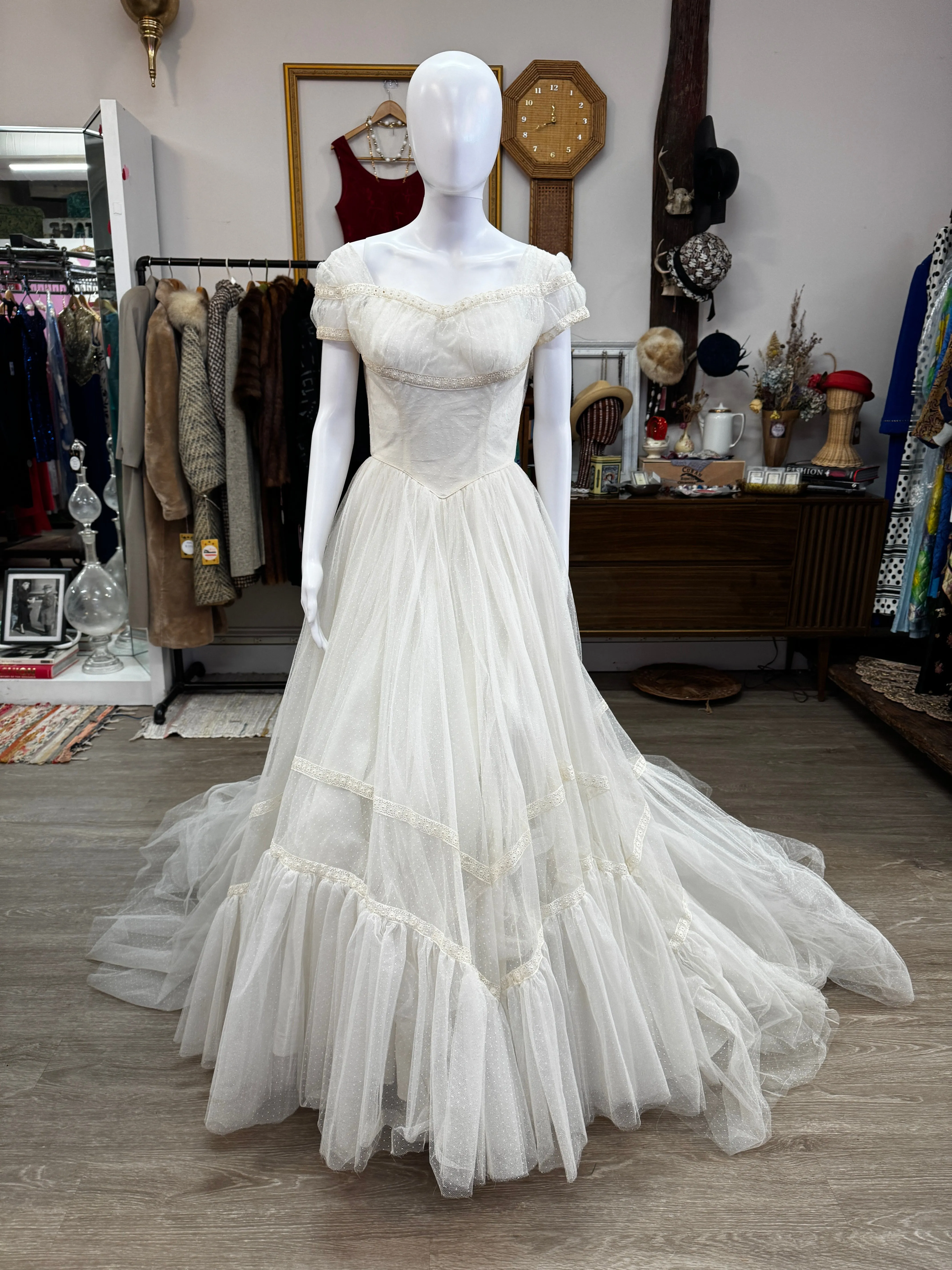 1950s Swiss Dot Off-White Tulle Ballgown Wedding Dress