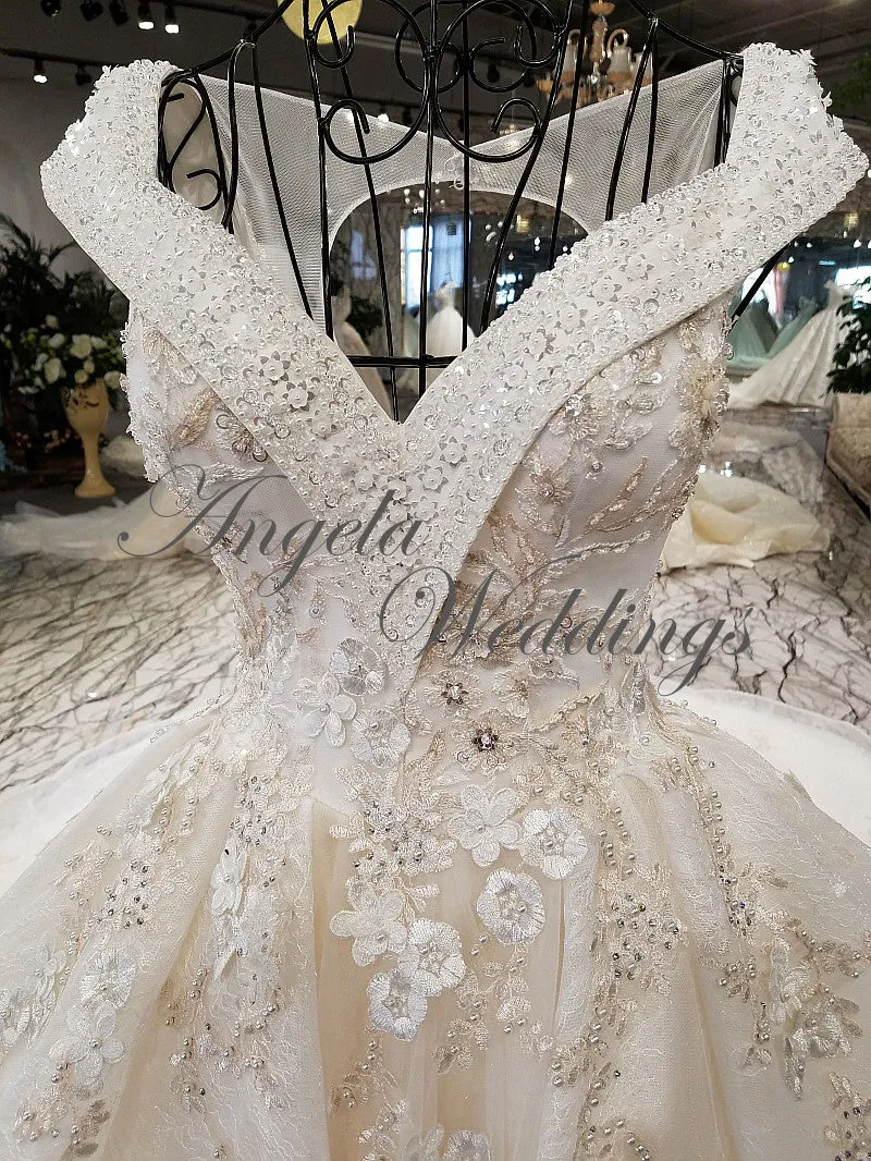 2018 Delicate Lace Wedding Dresses with Cap Sleeves Beaded