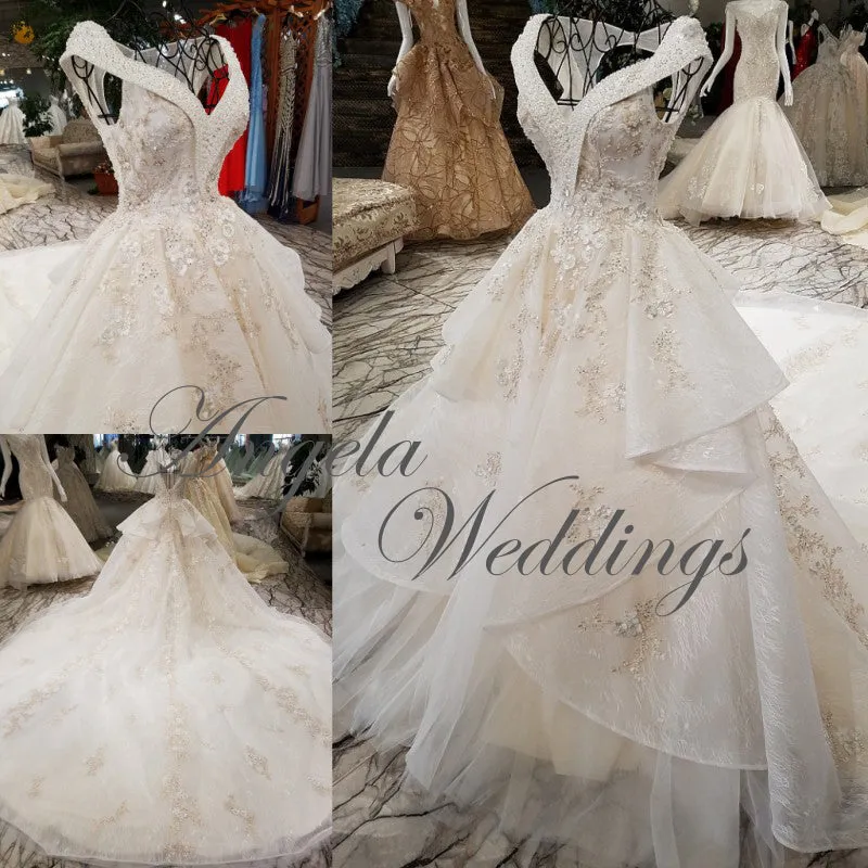 2018 Delicate Lace Wedding Dresses with Cap Sleeves Beaded