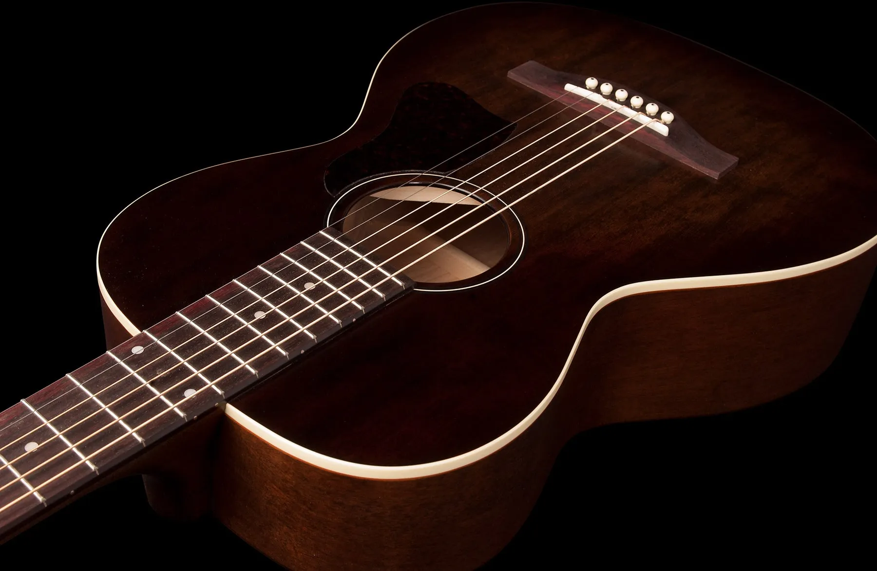 Art & Lutherie 042395 Roadhouse Bourbon Burst A/E Parlor Acoustic Electric Guitar MADE In CANADA