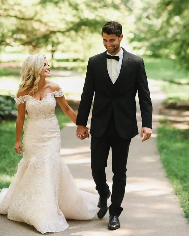 Gorgeous Mermaid Lace Wedding Dresses Off The Shoulder Sexy Trumpet Wedding Gown for Brides