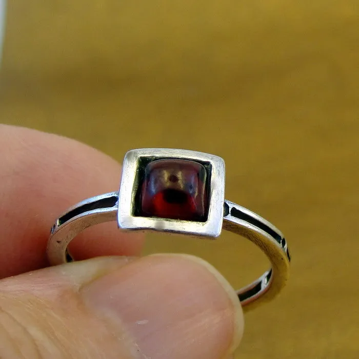 Hadar Designers garnet ring size 7, 7.5 sterling silver 925 handmade () last