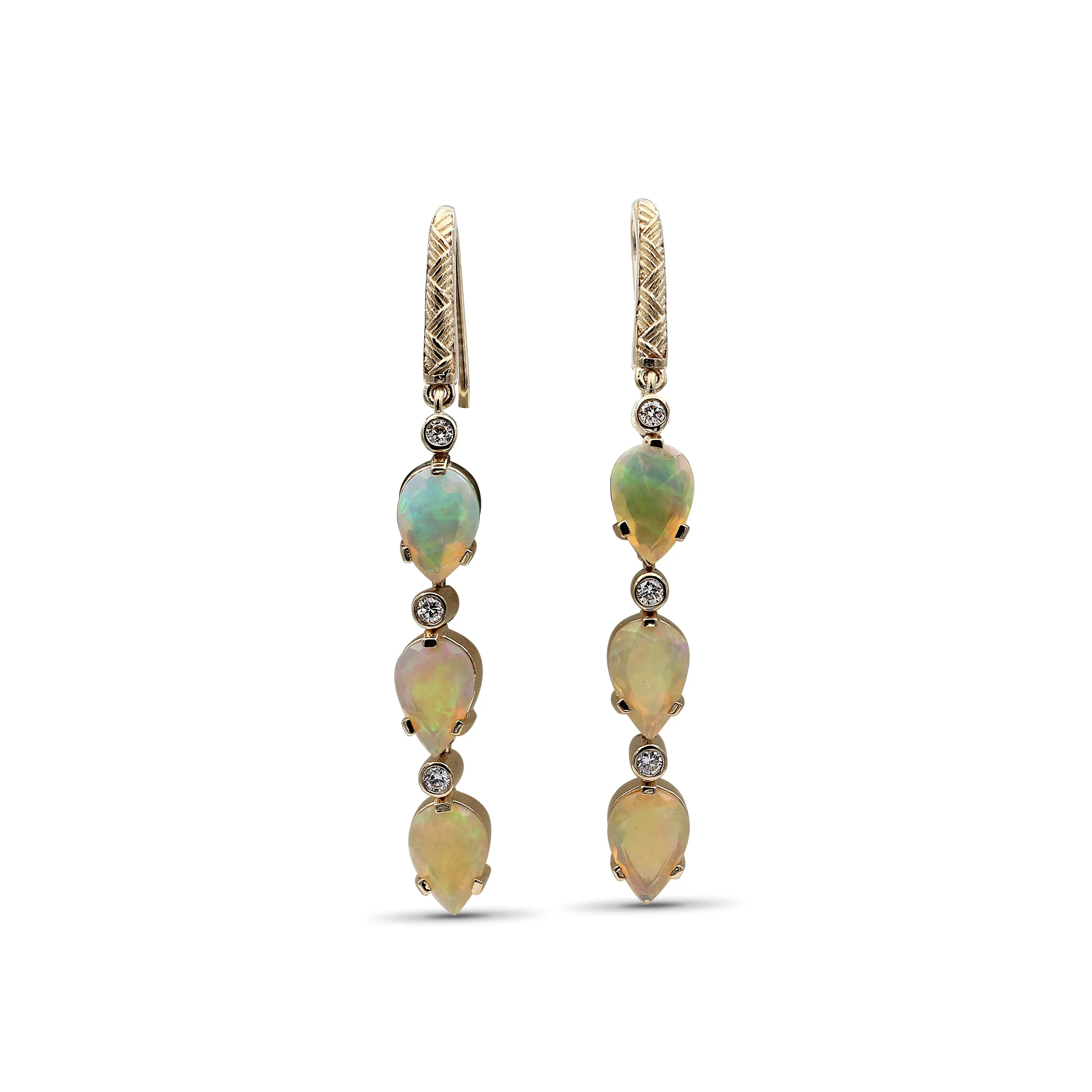 Luxury Opal 4.7ct and Diamond 0.30ct Earring in 18K Gold