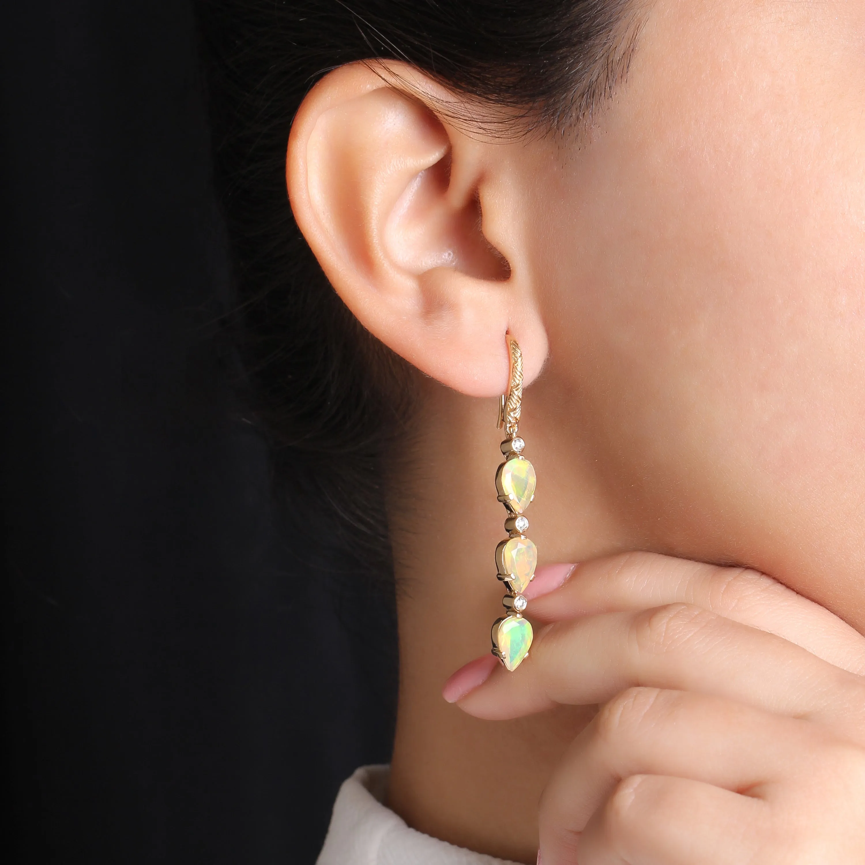 Luxury Opal 4.7ct and Diamond 0.30ct Earring in 18K Gold