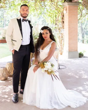 Sexy Lace A-line Country Wedding Dresses V-Neckline 2021 Bridal Gowns with Cape