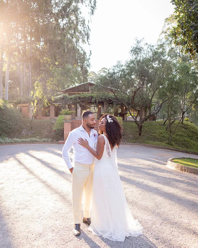 Sexy Lace A-line Country Wedding Dresses V-Neckline 2021 Bridal Gowns with Cape