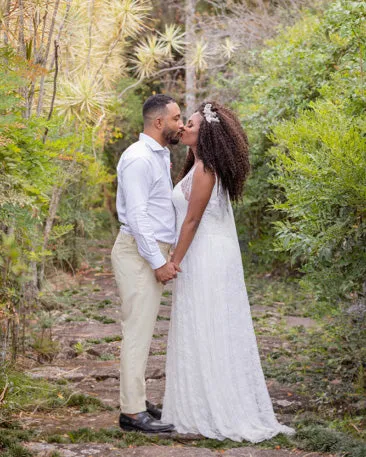 Sexy Lace A-line Country Wedding Dresses V-Neckline 2021 Bridal Gowns with Cape