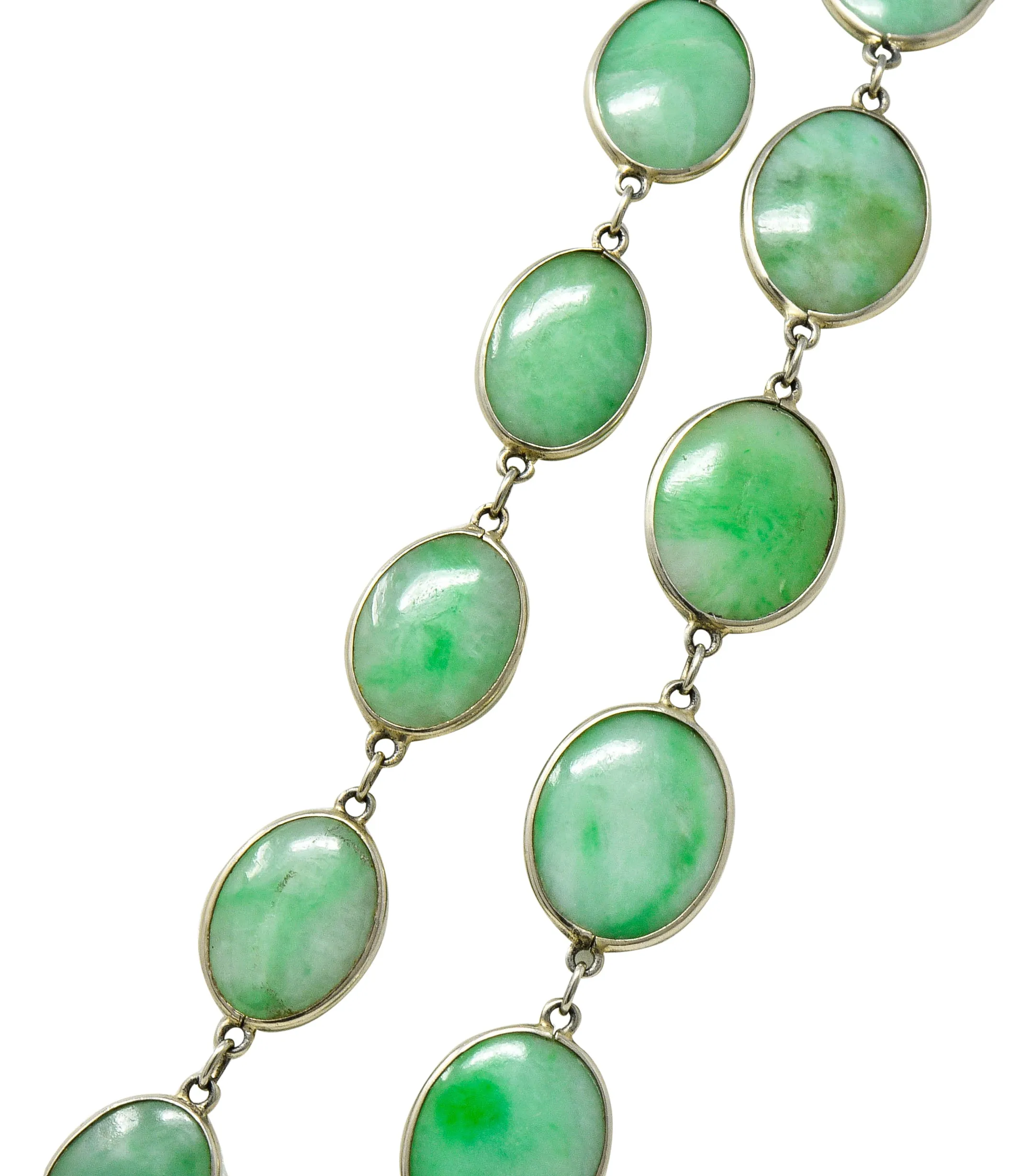 Vintage Jade Cabochon 18 Karat White Gold 47 Inch Long Chain Necklace