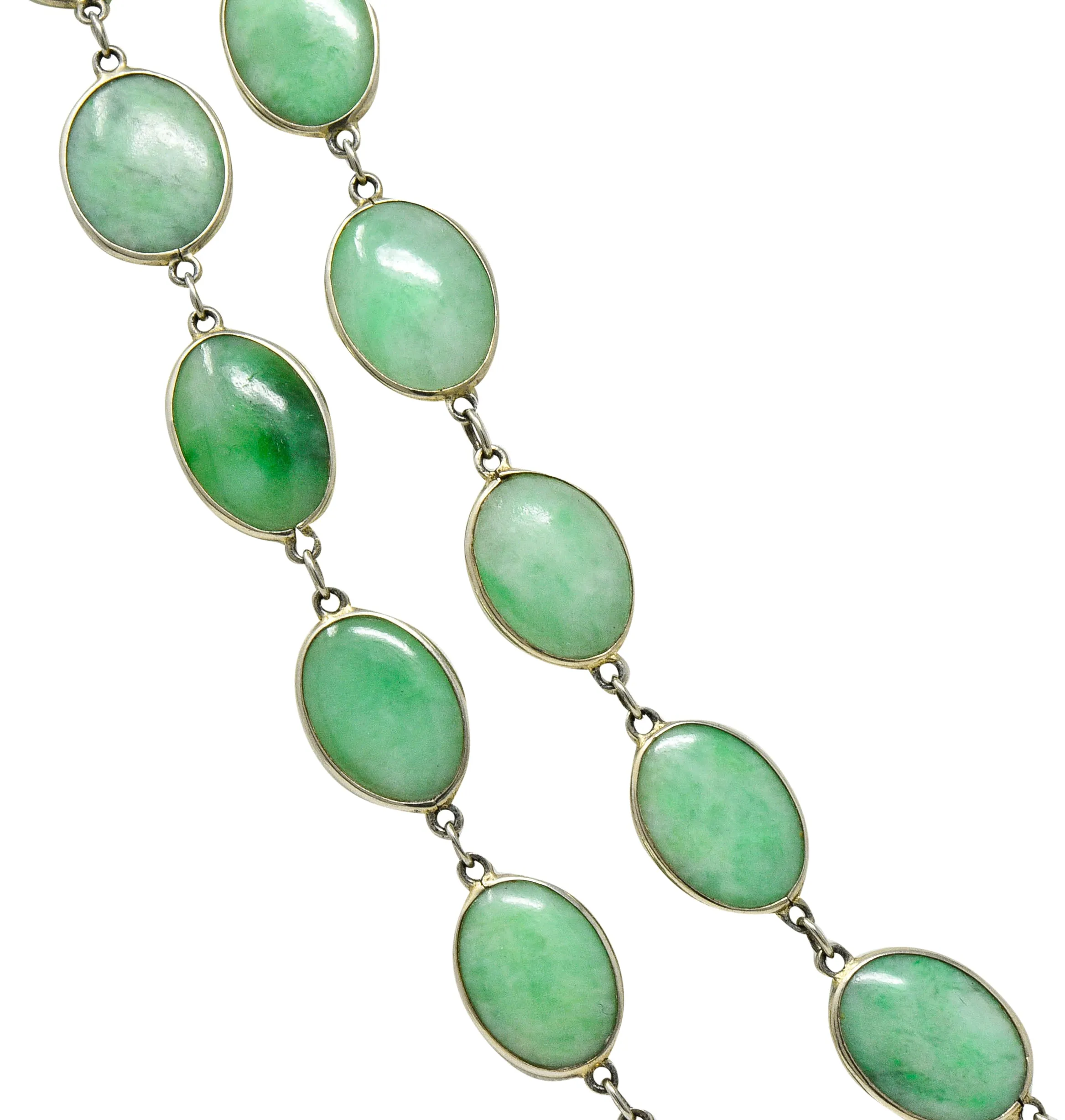 Vintage Jade Cabochon 18 Karat White Gold 47 Inch Long Chain Necklace