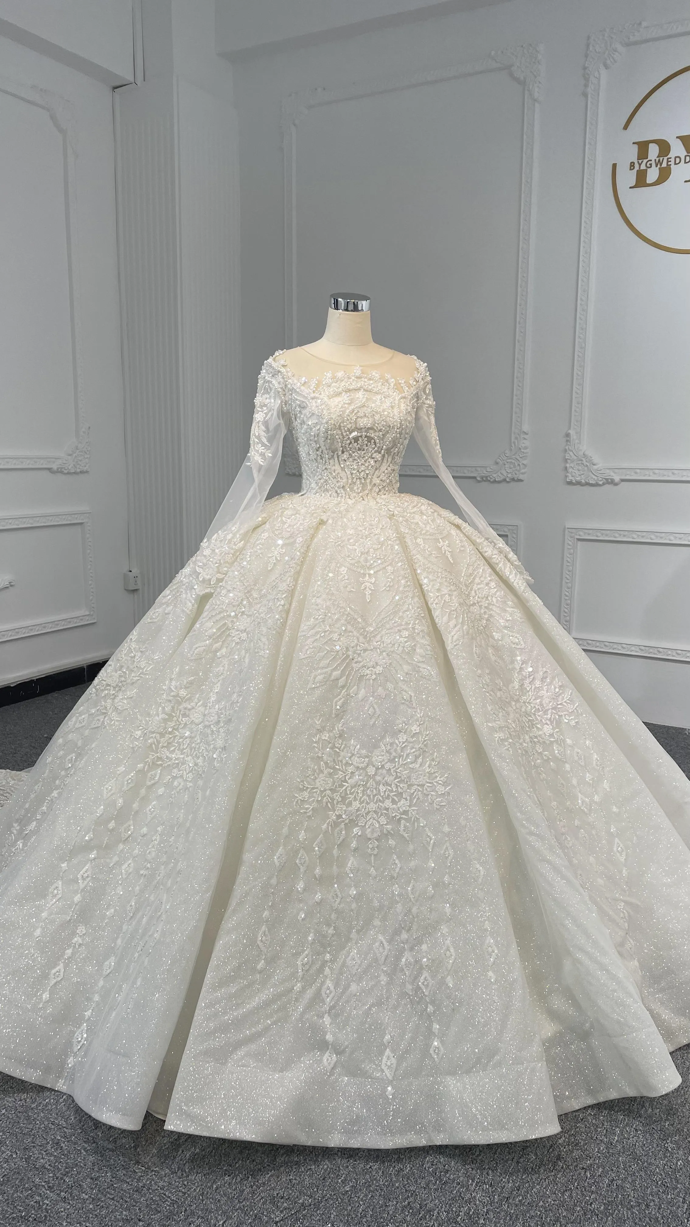 Z064- BYG Vintage Heavy Beading Lace Ivory Long Sleeve Wedding Ball Gown