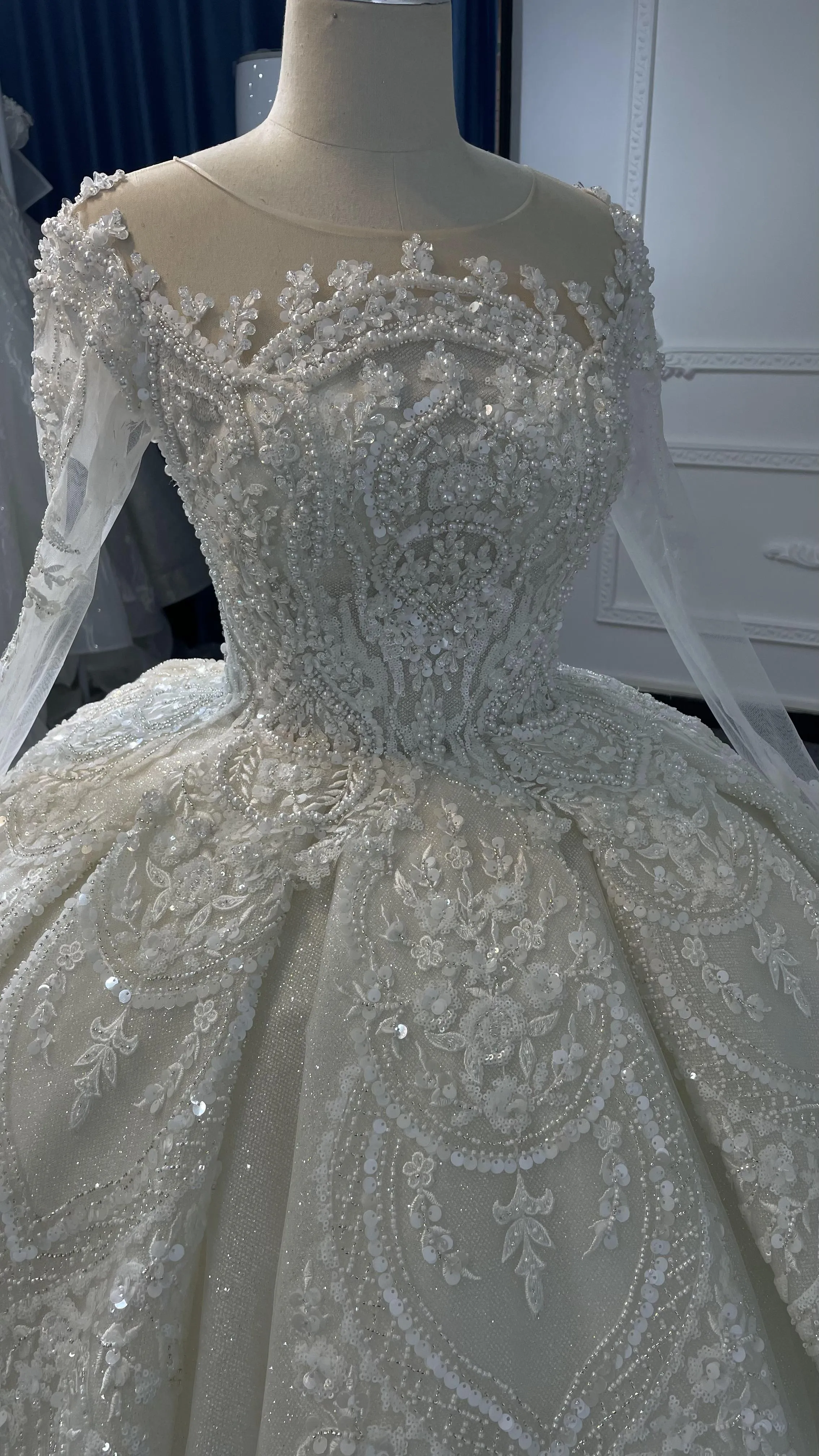Z064- BYG Vintage Heavy Beading Lace Ivory Long Sleeve Wedding Ball Gown